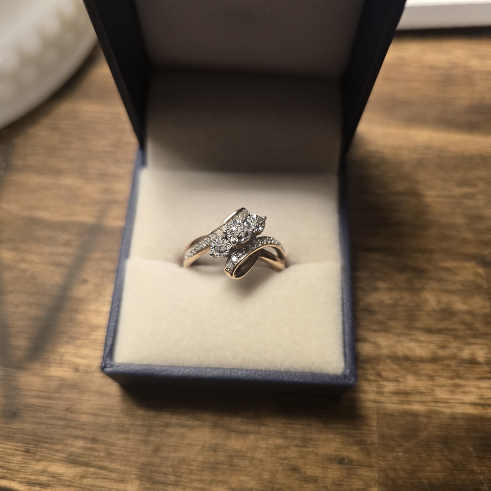 Elegant Gold and Silver Women's Ring
